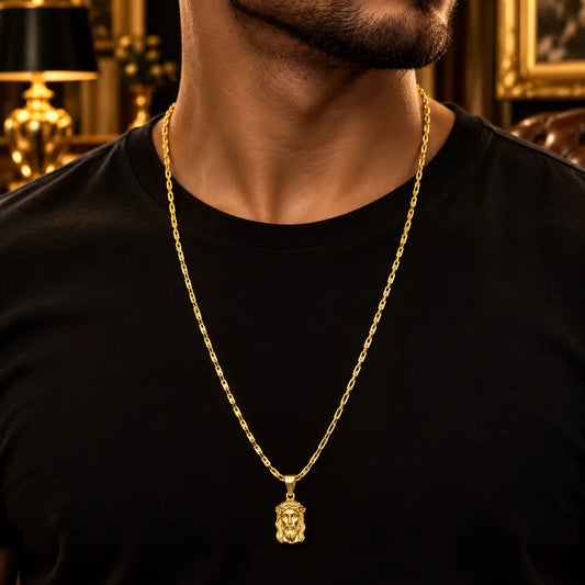 Homem usando colar masculino Cartier Tijolinho com pingente Face de Cristo