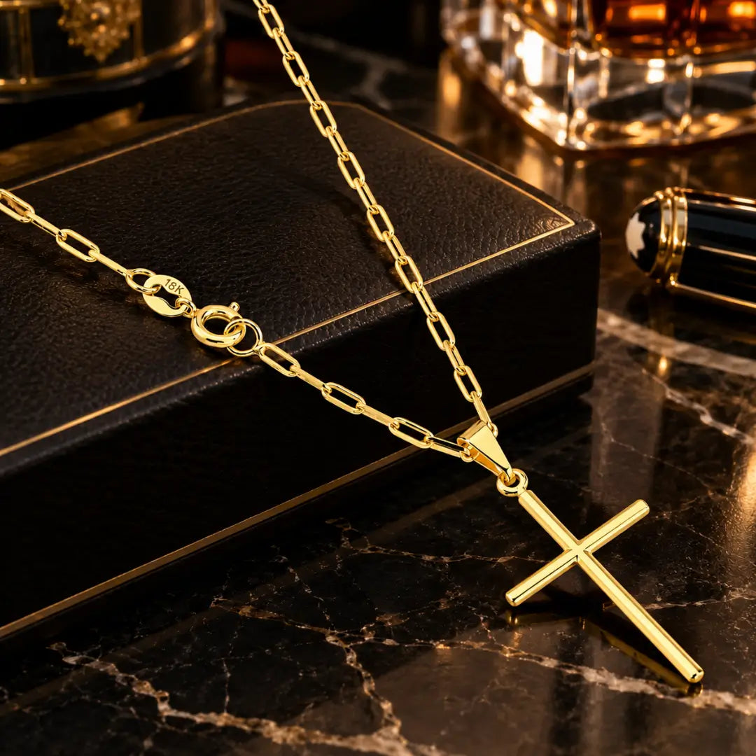 Acabamento dourado do colar masculino Cartier com Cruz Palito