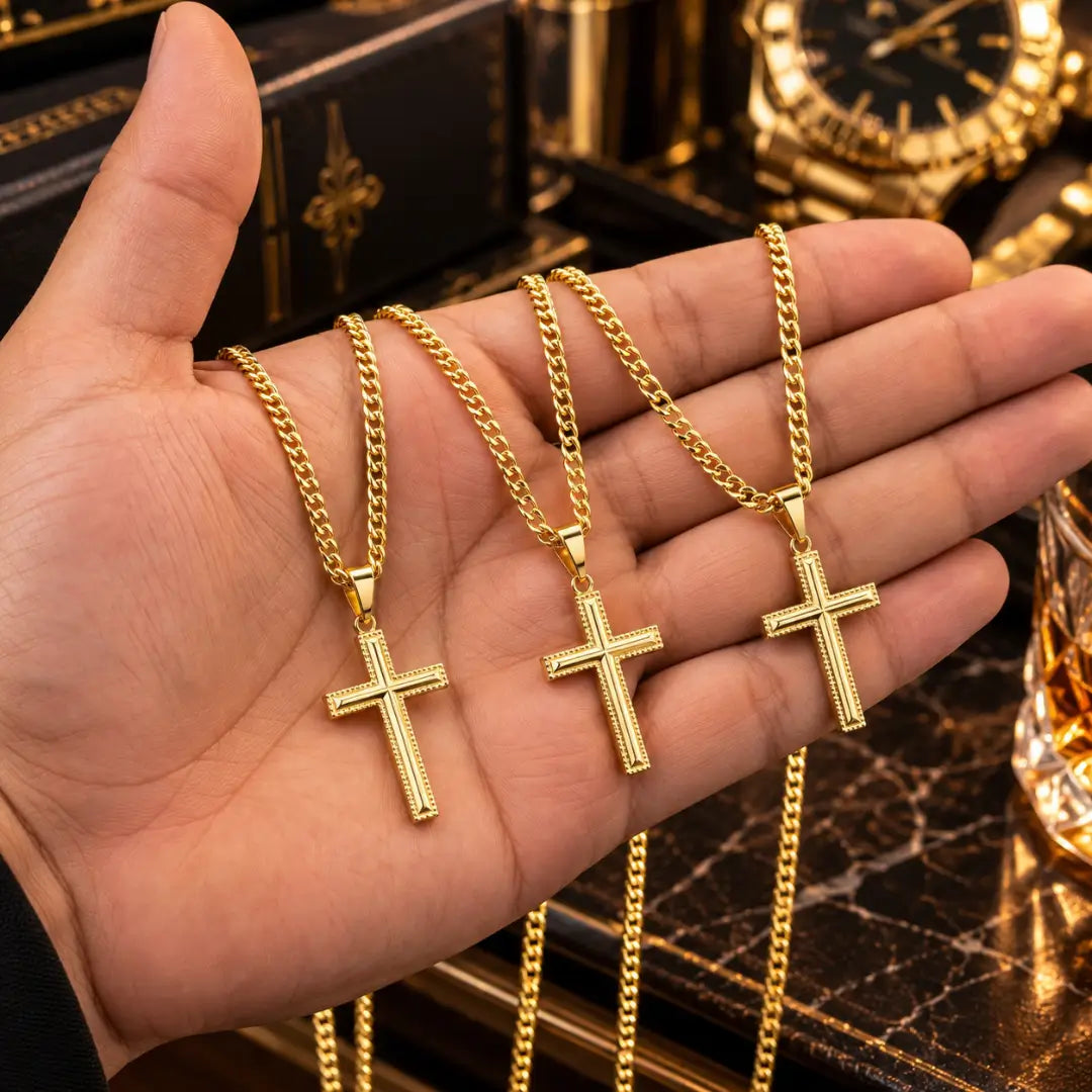 Pingente Cruz Detalhada dourado para colar masculino