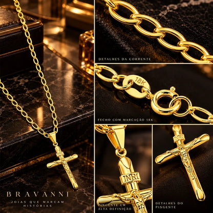 Infográfico com detalhes do colar masculino destacando os elos grumet longos, o fecho com marcação 18K e o pingente de crucifixo de Jesus Cristo com a sigla INRI em alta definição.