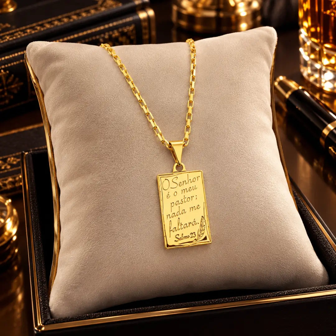 Detalhes da inscrição O Senhor é Meu Pastor no pingente dourado