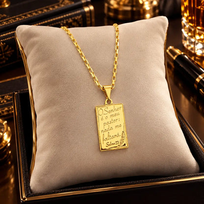 Detalhes da inscrição O Senhor é Meu Pastor no pingente dourado