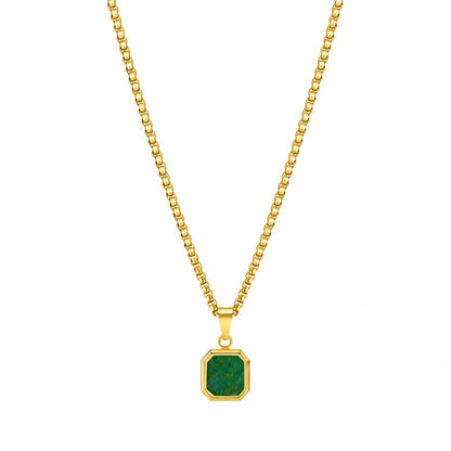 Colar masculino dourado com pingente verde marmorizado
