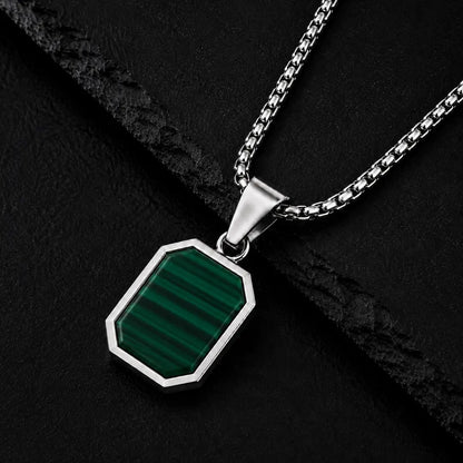 Detalhes verdes da Malaquita no pingente masculino Bravanni