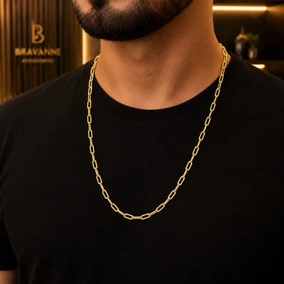 Homem usando Corrente Masculina Cartier banhada a ouro 18K