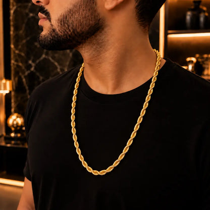 Cordão Baiano Masculino dourado de 60cm no pescoço