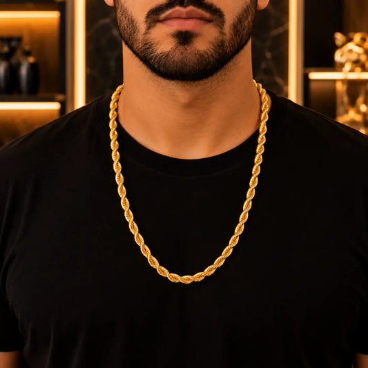 Homem usando Cordão Baiano Masculino banhado a ouro 18K