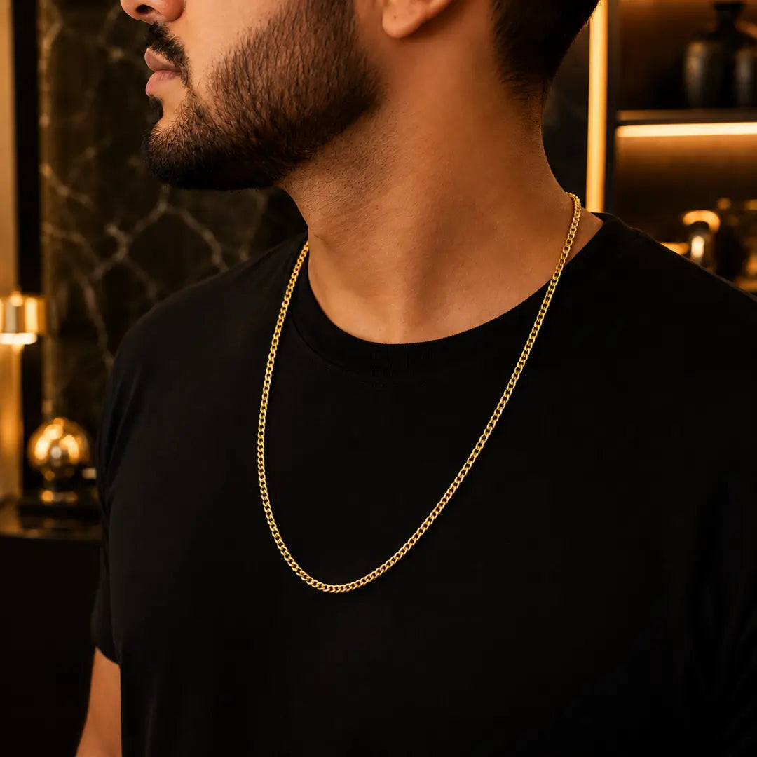 Homem usando Corrente Masculina Grumet banhada a ouro 18K