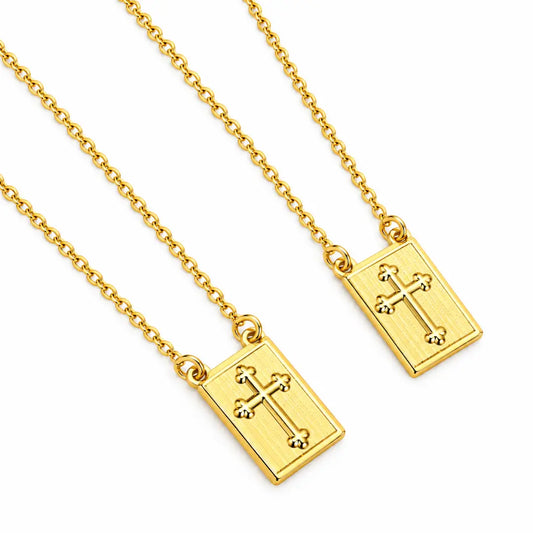 Escapulário masculino com plaquinha de cruz banhado a ouro 18K