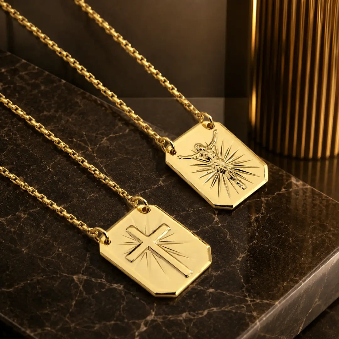 Escapulário Corrente Masculino com Placa Cruz e Jesus Cristo Crucifixo Banhado a Ouro 18k