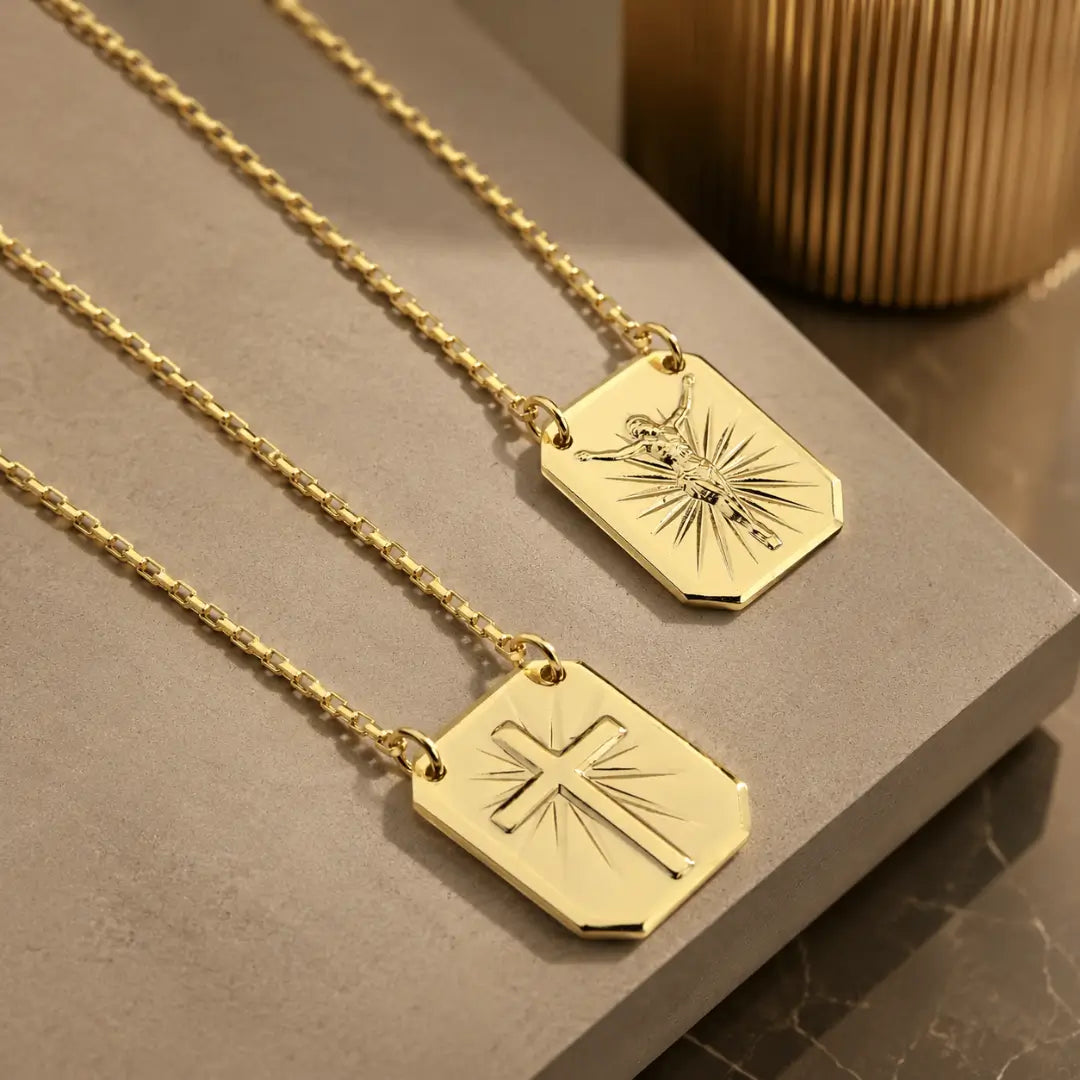 Escapulário Corrente Masculino com Placa Cruz e Jesus Cristo Crucifixo Banhado a Ouro 18k