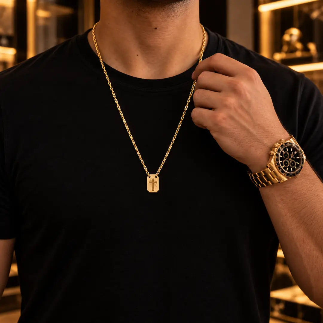 Escapulário masculino Jesus Cristo e Cruz no peito