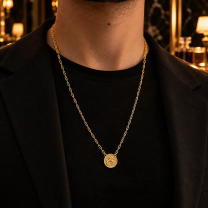 Escapulário São Jorge masculino com medalhas redondas no peito