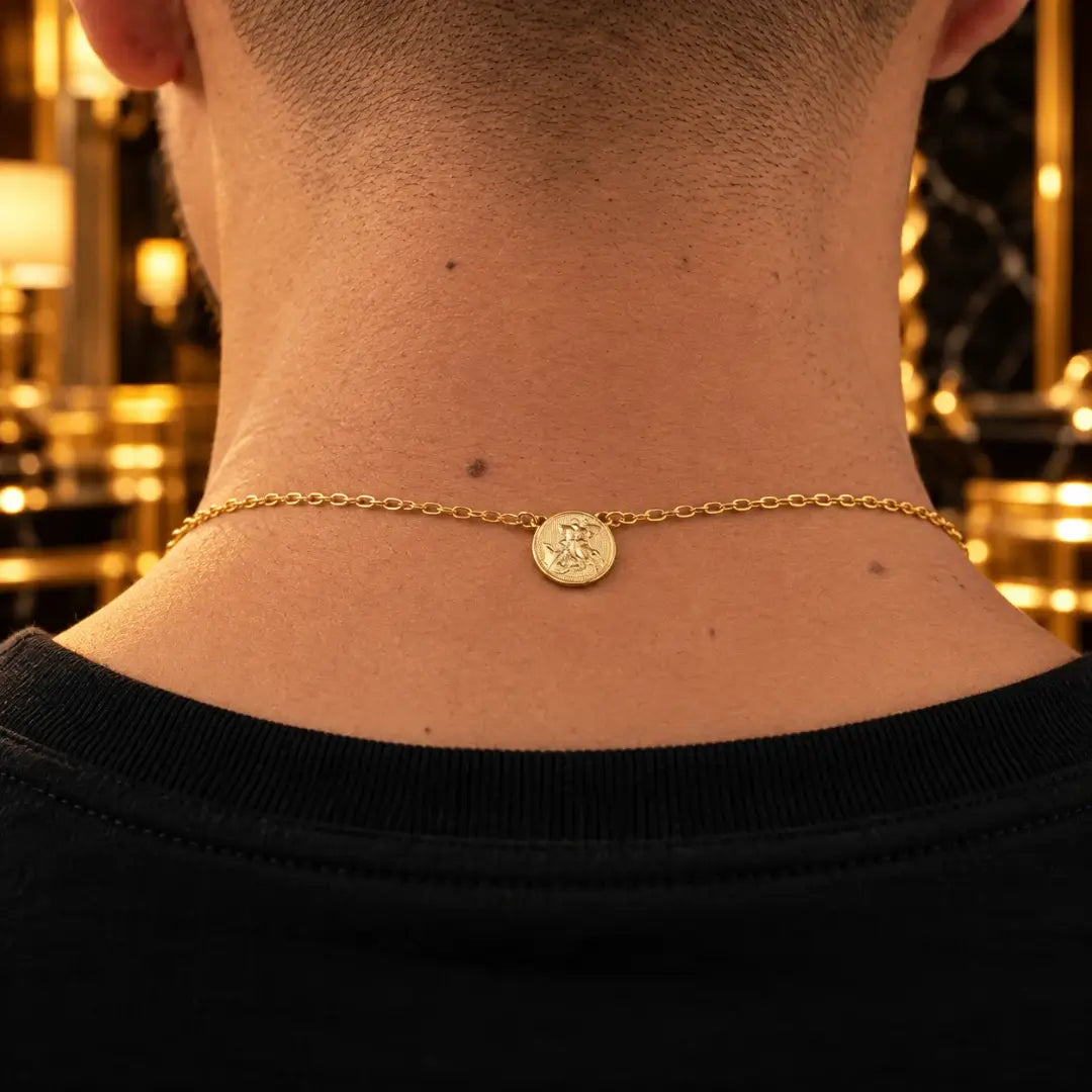Acabamento dourado do Escapulário São Jorge masculino
