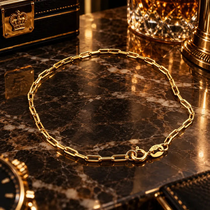 Pulseira masculina Cartier 2mm sobre bancada sofisticada
