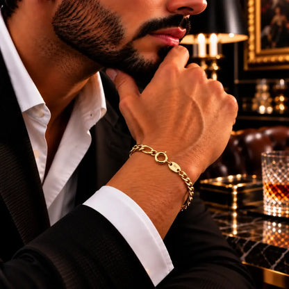 Pulseira masculina 3x1 dourada combinada com relógio