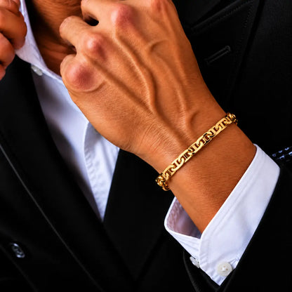 Homem usando pulseira Piastrini Diamantada banhada a ouro 18K