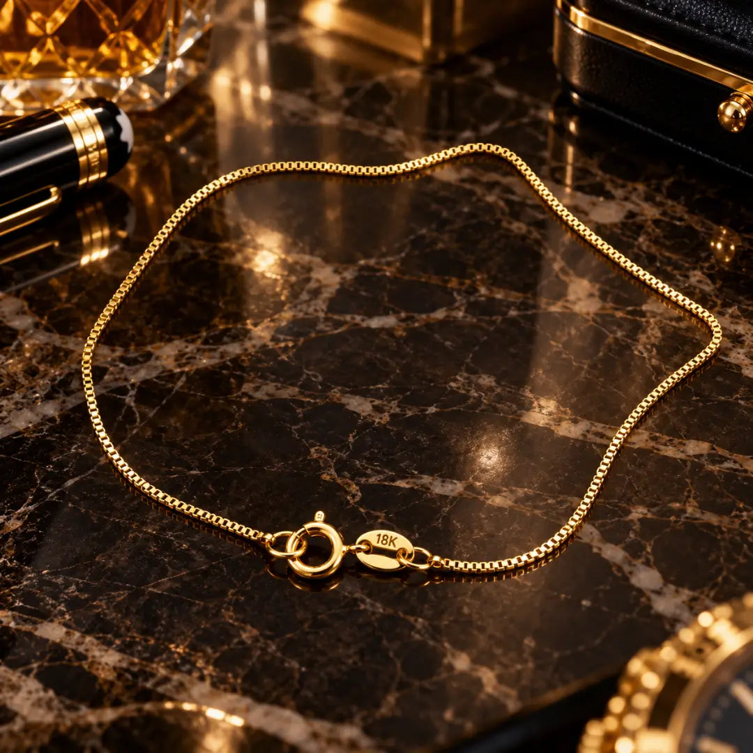 Detalhe da marcação 18K no fecho da pulseira Veneziana
