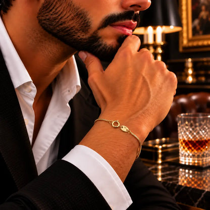 Pulseira Veneziana masculina dourada combinada com relógio