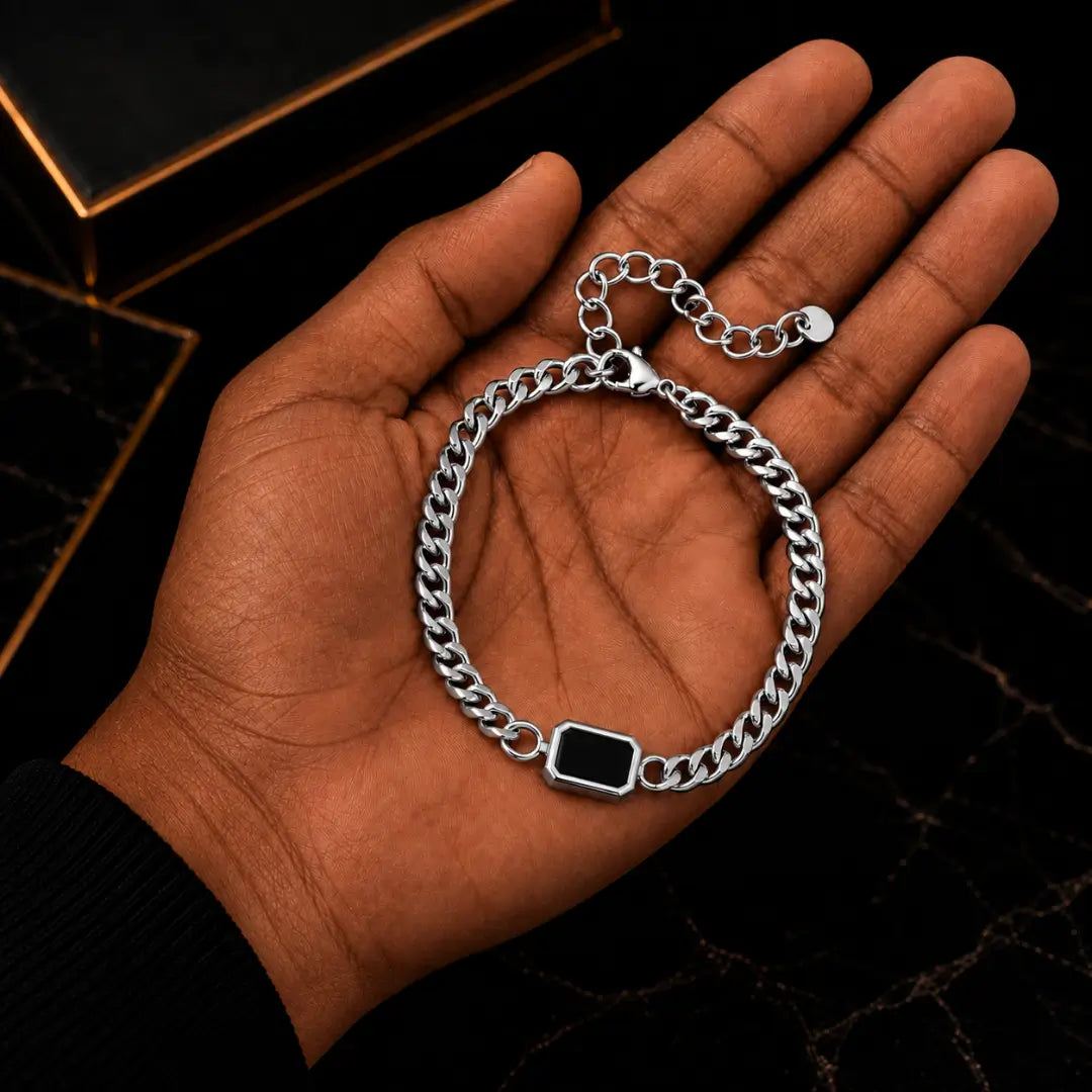 Detalhes da pulseira masculina de aço inoxidável com pedra negra