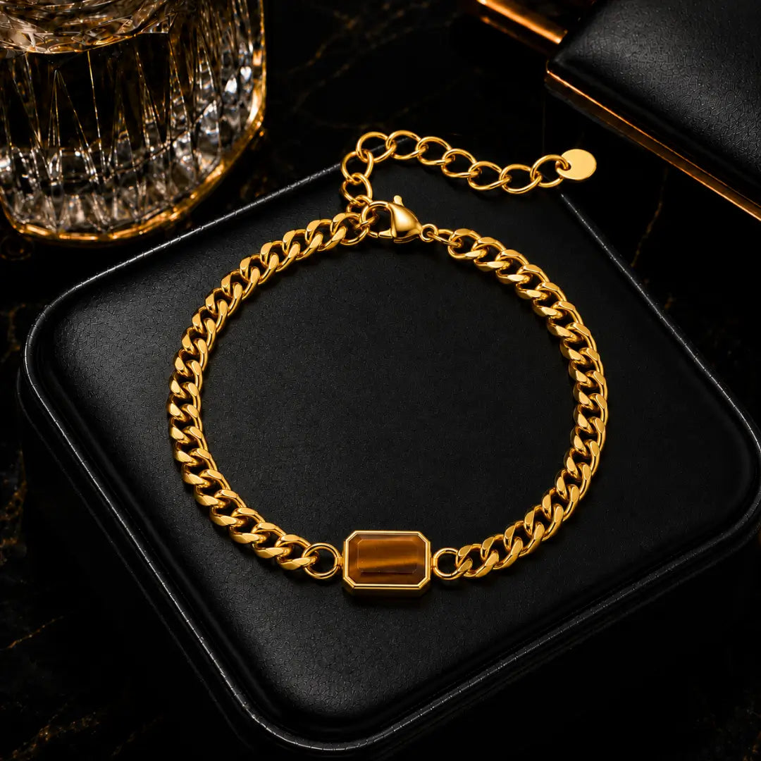 Detalhes da pulseira masculina dourada com pedra Olho de Tigre